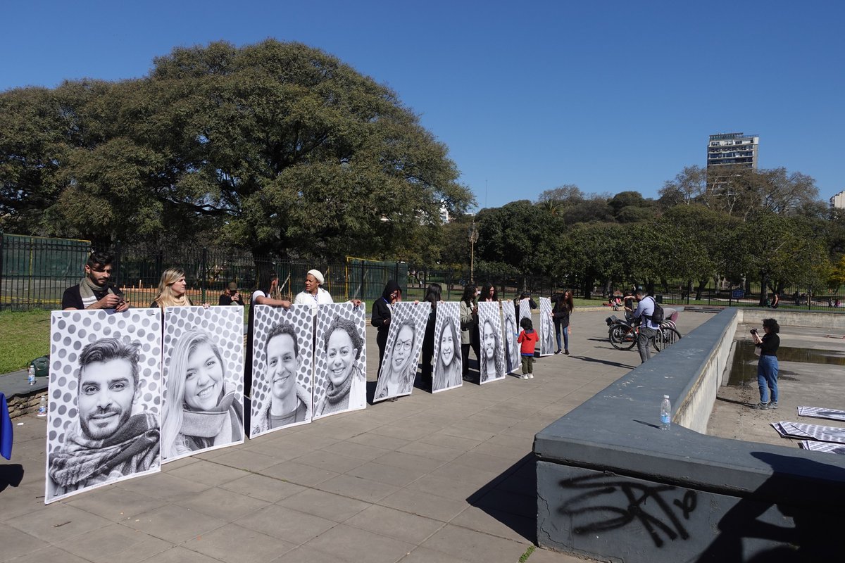 parejonucete's tweet image. Hasta mañana se podrá disfrutar de la muestra al aire libre de #INtegrados organizada por @somosficu, enfrente de la Floralis 😀