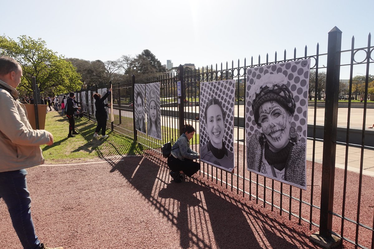 parejonucete's tweet image. Hasta mañana se podrá disfrutar de la muestra al aire libre de #INtegrados organizada por @somosficu, enfrente de la Floralis 😀