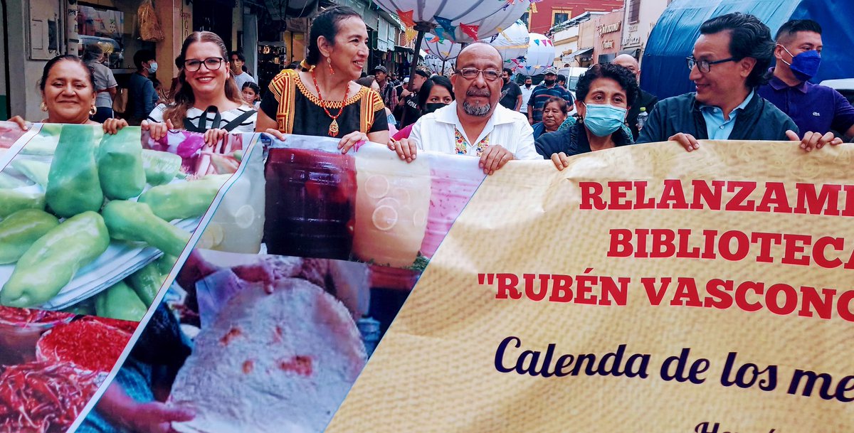 Fernand64830223's tweet photo. Los mercados del Centro Histórico en compaña de la Familia Vasconcelos, los escritores del evento Nacional de Arte y Cultura "Las Heroínas de la Nación" y la Dirección de Mercados, llevaron a cabo el relanzamiento de la biblioteca pública "Rubén Vasconcelos Beltrán" los esperamos https://t.co/vvzZCUlvB3