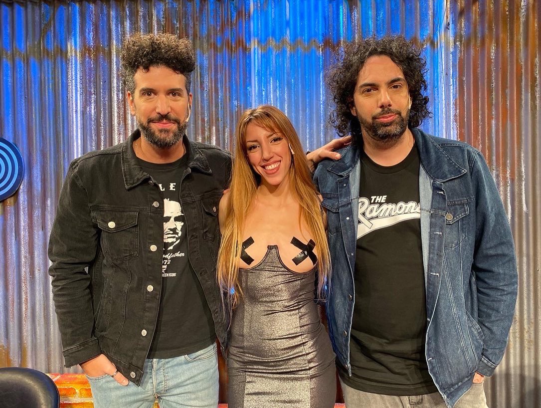 RuloGomezOK's tweet photo. Hoy a la medianoche tenés la última chance de ver en la tele este programón de @bandasoporte que hicimos con @denisseromano y #alejoyvalentin. Domingo 12 de la noche por @quieromusicatv 📺 https://t.co/md9sjflCwn
