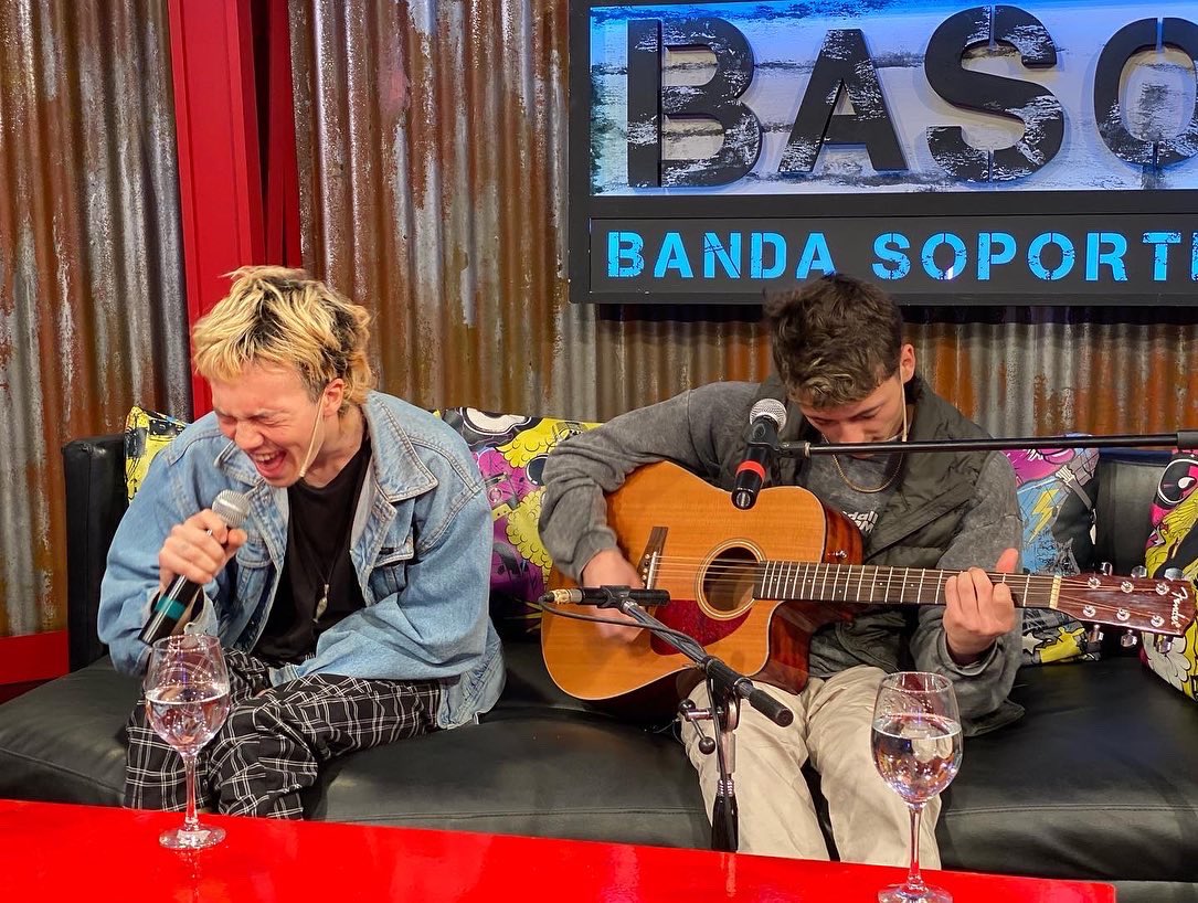 RuloGomezOK's tweet photo. Hoy a la medianoche tenés la última chance de ver en la tele este programón de @bandasoporte que hicimos con @denisseromano y #alejoyvalentin. Domingo 12 de la noche por @quieromusicatv 📺 https://t.co/md9sjflCwn