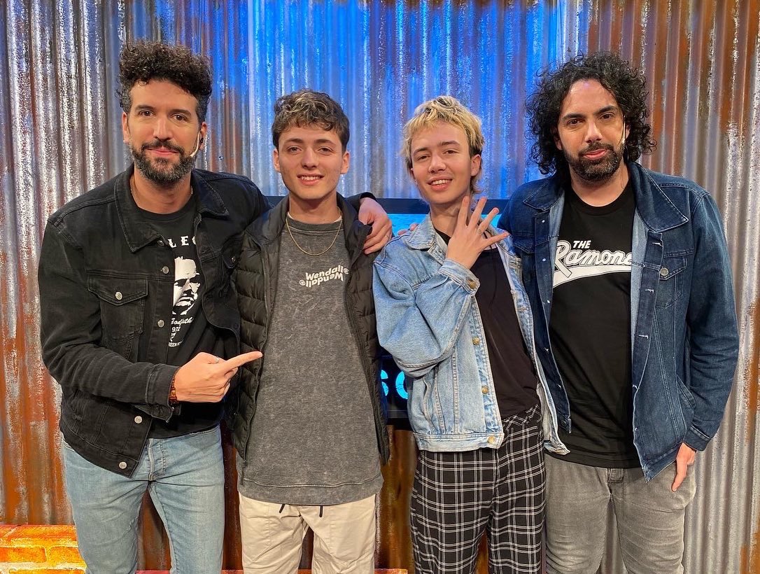 RuloGomezOK's tweet photo. Hoy a la medianoche tenés la última chance de ver en la tele este programón de @bandasoporte que hicimos con @denisseromano y #alejoyvalentin. Domingo 12 de la noche por @quieromusicatv 📺 https://t.co/md9sjflCwn