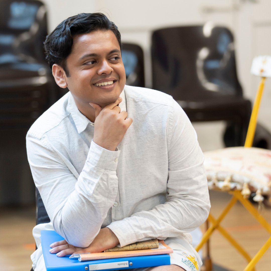 MarigoldShowUk's tweet image. ☀️SPOTLIGHT ON☀️ 

Anant Varman🌺

Anant, trained at East 15 Acting school. He has had his very own ‘journey of a lifetime’, touring North India with the Delhi based Atelier Repertory Company!🎭

In #MarigoldShow Anant will play the role of Mohan🌟
