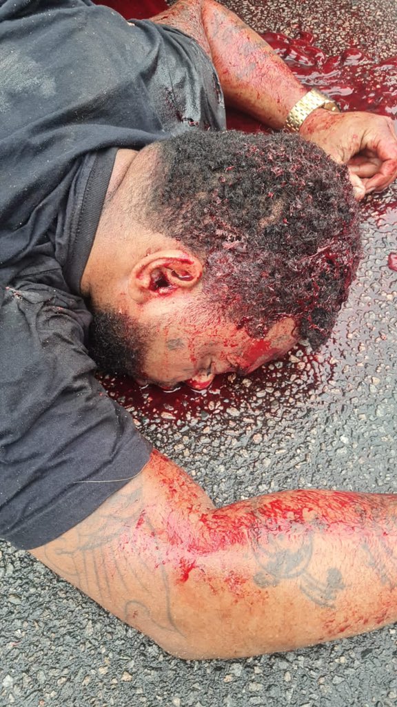 operacionalrj22's tweet photo. Policiais do 16BPM aniquiliram dois meliantes,um deles conhecido como "Marrom",que seria da cúpula do tráfico na Cidade Alta e Parada de Lucas.
O tiroteio aconteceu na Praça do Country,em Brás de Pina-RJ. https://t.co/3spxXNCblV