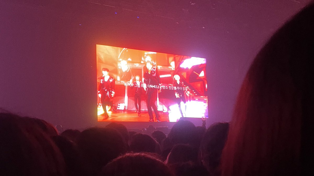 mx_orenoseishun's tweet photo. 中盤でデビュー当初からの映像とインタビューの様子のVCRがあって、途中しんどくて こんなん見れねぇよ… と情緒終わってたけど日本の公演も使ってくれてたり一瞬でもちゃんとウォンホ映ってて泣いてしまったし、この後find youでゲボ吐いて泡吹いて死んだんだよね https://t.co/eOBW5H1oqU