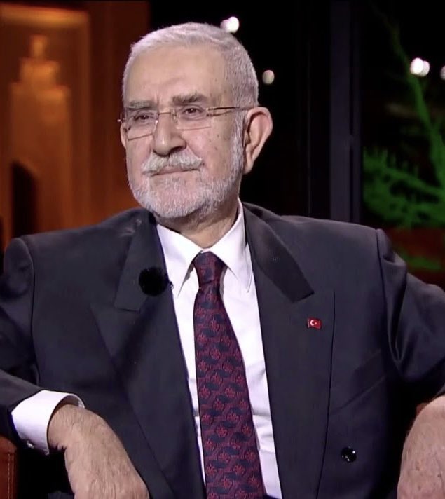 Yazar, hukukçu ve gönül insanı muhterem Ömer Tuğrul İnançer efendi Hakka yürüdü.
Rabbim mağfiretiyle muamele edip hizmetlerini makbul eylesin,izinden gittiği büyüklere iltihak eylesin.
Allah Teala’dan Ailesine,sevenlerine sabrı cemil, ecri cezil niyaz ederim.