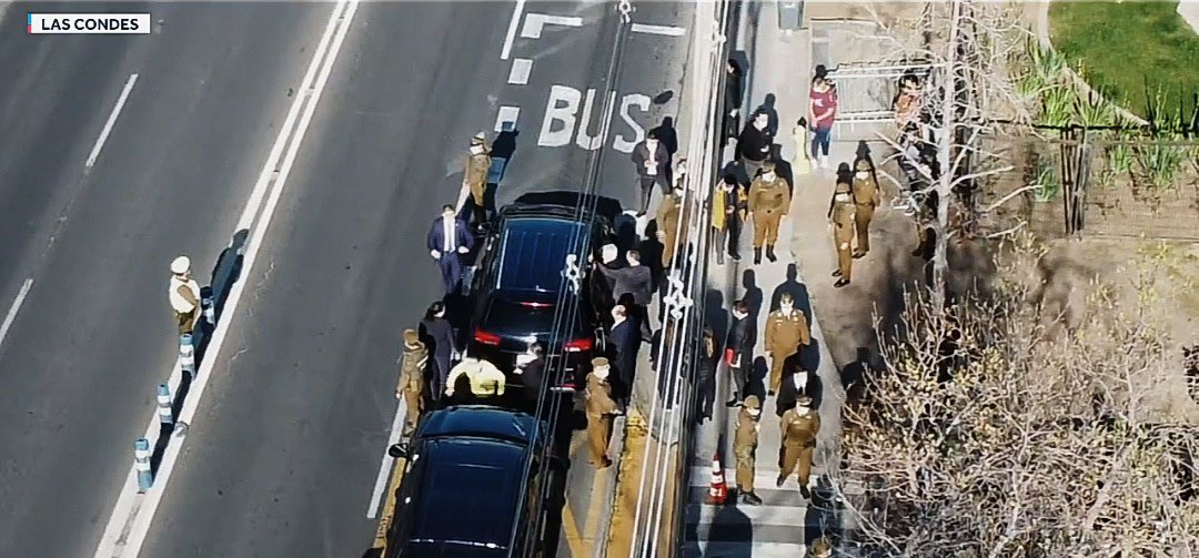 El expresidente Piñera anda notoriamente con más seguridad que el actual presidente…

Que llamativo y simbólico.