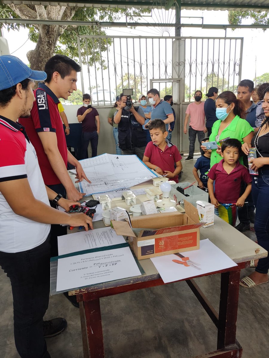 PattyPasmay's tweet photo. También se realizaron capacitaciones de electricidad básica a beneficiarios de comuna Valdivia y en Paipayales. @Vinculos_Espol https://t.co/jSQqnV2C9u