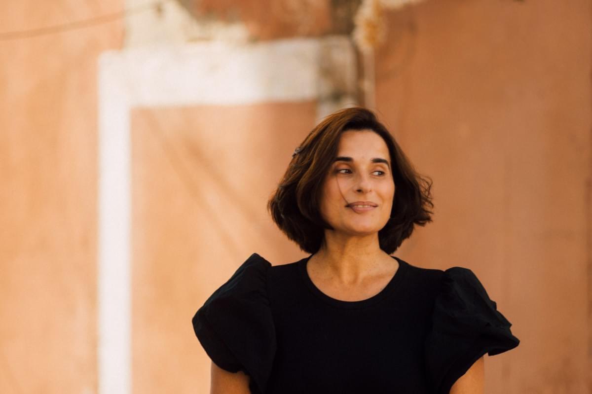 DesEquilibres13's tweet photo. Cristina Branco, incontournable reine du fado contemporain, considère la tradition musicale comme une inépuisable ressource pour nourrir les aventures artistiques les plus audacieuses.

Prochaine date du concert "Fado em movimento" : le 28 septembre à l’université ESMAE à Porto https://t.co/pCws82XZDH