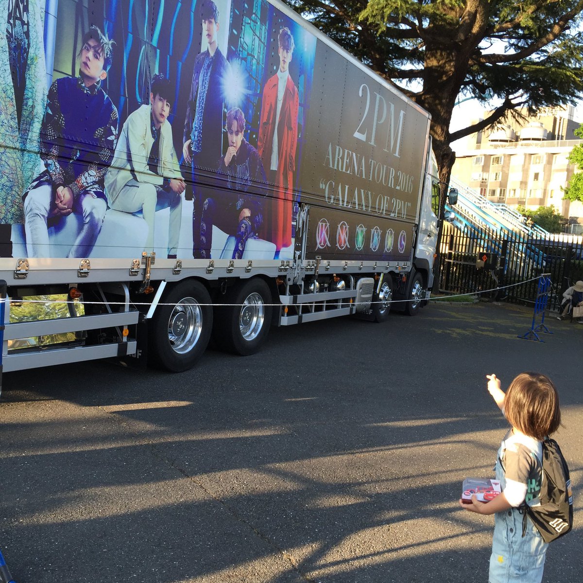俺にっくんみたいになりたくていつも足組んでた。と先週つぶやいてました。w
Khun is my hero=]
ずっと特別で安心感〜♨️
（久々にここにきた）
おめでとう❣️
#2PM_14th_Anniversary 
#2PM14thAnniversary