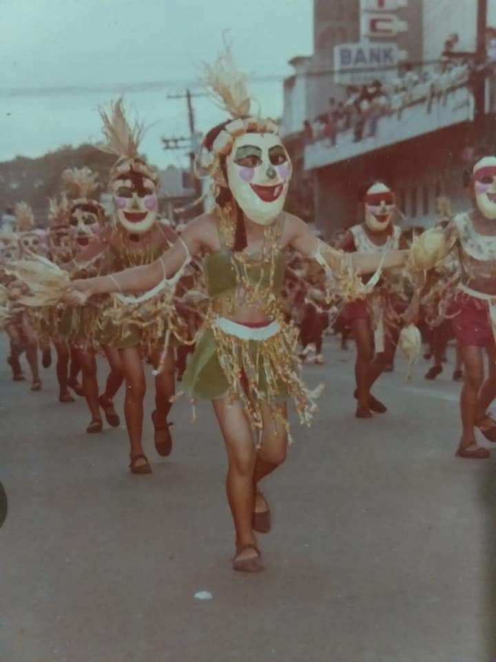 mat_taby's tweet photo. Marcoses in Bacolod for Masskara?

Parang walang sugar crisis nangyari sa Negros ah.

Marcos and his cronies were responsible for the corruption and monopolization of the sugar industry. The festival was born out of a crisis to uplift the locals amidst the downfall of the economy https://t.co/ZDcHG2dngI