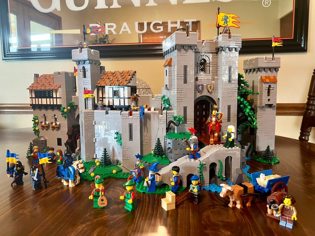 WDWdrunktrooper's tweet photo. All done! What an amazing #LEGO set.
#LEGO90YearsofPlay @LEGO_Group https://t.co/p6S7ZfDZ05