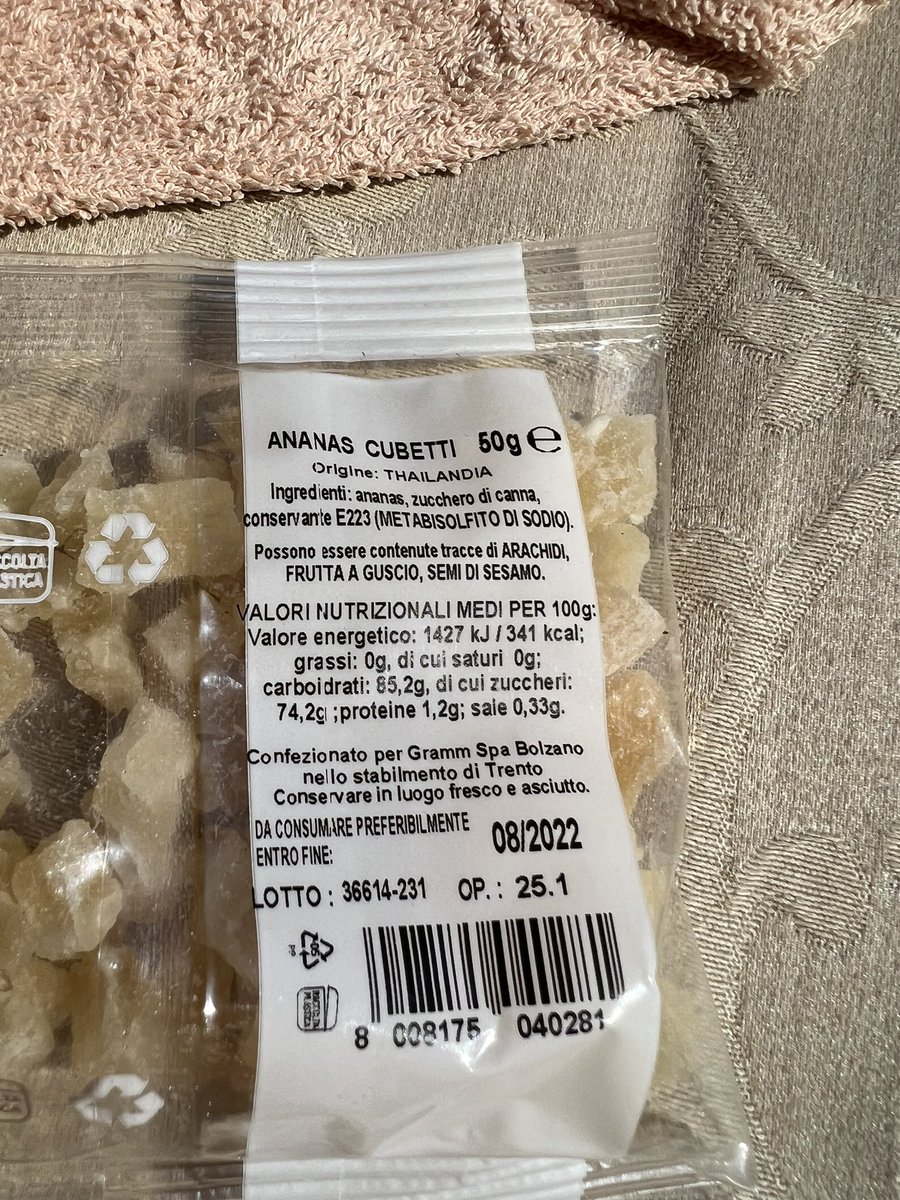 NoNutTraveler's tweet photo. Snack while lounging by Lake Garda- Europe SO ahead of the US when it comes to labeling even not understanding Italian can tell this fruit snack not safe for #sesameallergy #peanutallergy seems so simple yet US lags behind #justlabelit IMHO: consumer should prevail over industry https://t.co/Wbnlgl0Dba