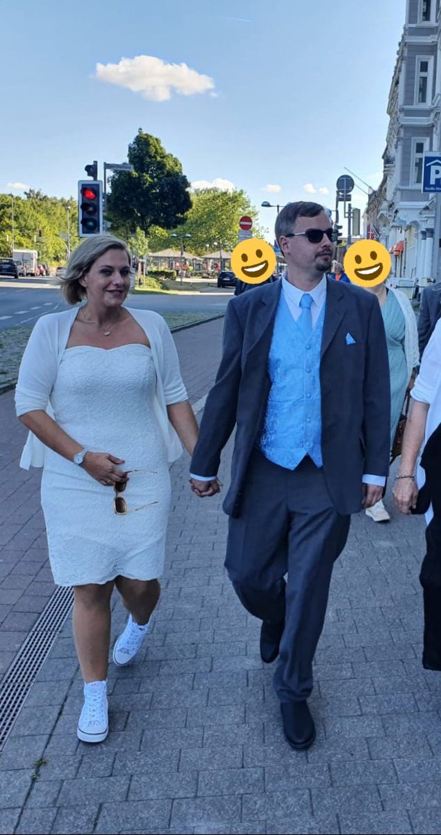 Blasted1993's tweet photo. Ein weg vom Standesamt zur Location #Hochzeit #Sommer #glucklich https://t.co/Vjuej29eAS