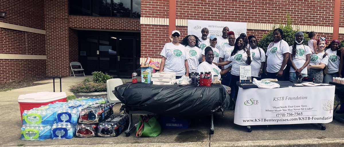 KSTB's tweet photo. Thank you to the KSTB Enterprises Fdn Volunteers‼️The Fdn provided snacks, toiletries, & gift cards to the @MorrisBrownHBCU students.💜 Without the volunteers, 2days event wouldn’t have been a success. #volunteers #KSTBFoundation #hbcusnackpack #HBCU #community #thankyou #success https://t.co/1OFWNxujm2