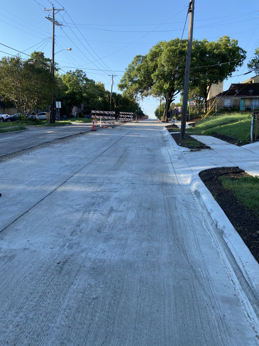 City of Dallas blew it on South Beckley. This could have been a complete street with wide sidewalks like Greenville Ave or Davis St in Oak Cliff. 😕