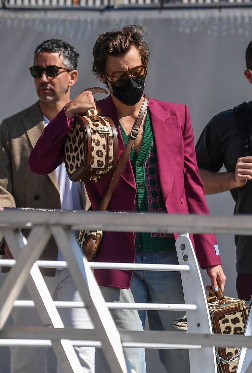 hsdcandids's tweet photo. More of Harry arriving in Venice, Italy today - September 4 https://t.co/4JtJKuF1v9
