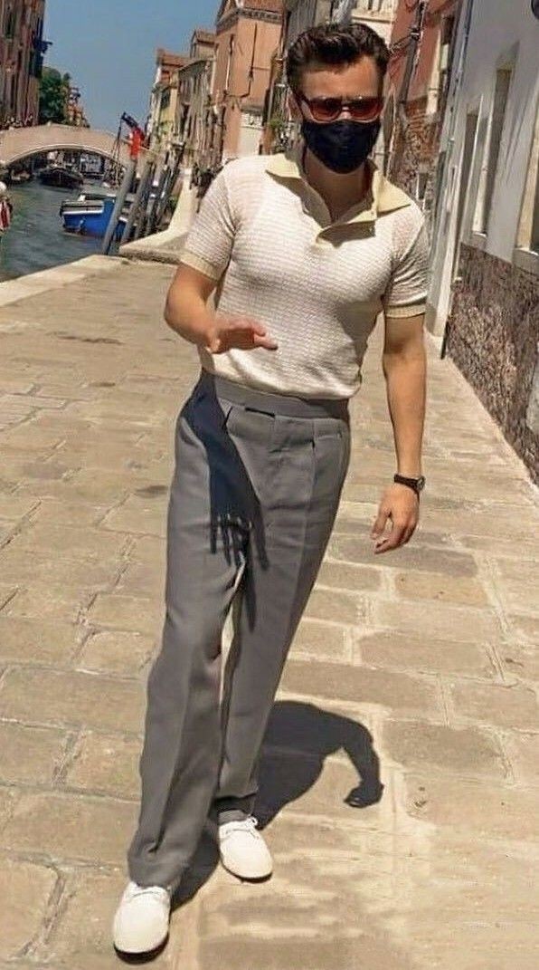 JAWBREAKERRY's tweet photo. whatever it is that happens to harry styles when he enters italian airspace should be studied https://t.co/EMWR2Qdaen