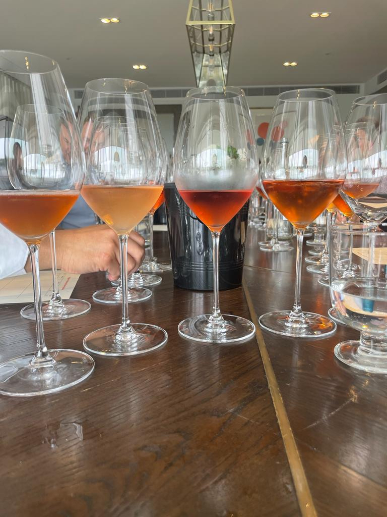 English sparkling saignée rosé is tipped to be the next big thing in the UK – what is it? How does it differ from traditional pink fizz? And how do these sparklers compare in a blind-tasting (with some Champagne curveballs thrown in). Click the-buyer.net/tasting/wine/e… #roséwine