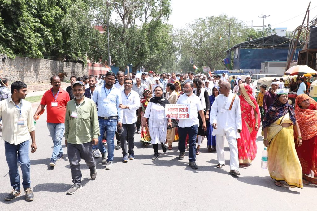 PratimaSinghINC's tweet photo. दिनांक 04/09/22 को नई दिल्ली स्थित रामलीला मैदान में श्री @RahulGandhi जी के आवाहन पर @INCIndia द्वारा आसमान छूती महंगाई के विरोध में आयोजित महंगाई पर हल्ला बोल रैली में हिस्सा लिया। #महंगाई_पर_हल्ला_बोल_रैली https://t.co/M3S3mh1uhh