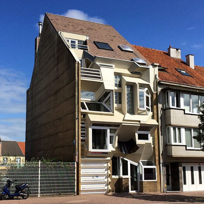 MorriClaire's tweet photo. @floschechter Belgium houses are something alright, but wouldn't exactly label them as dull.....  @uglybelgiumhous https://t.co/AqQGqLSPR3