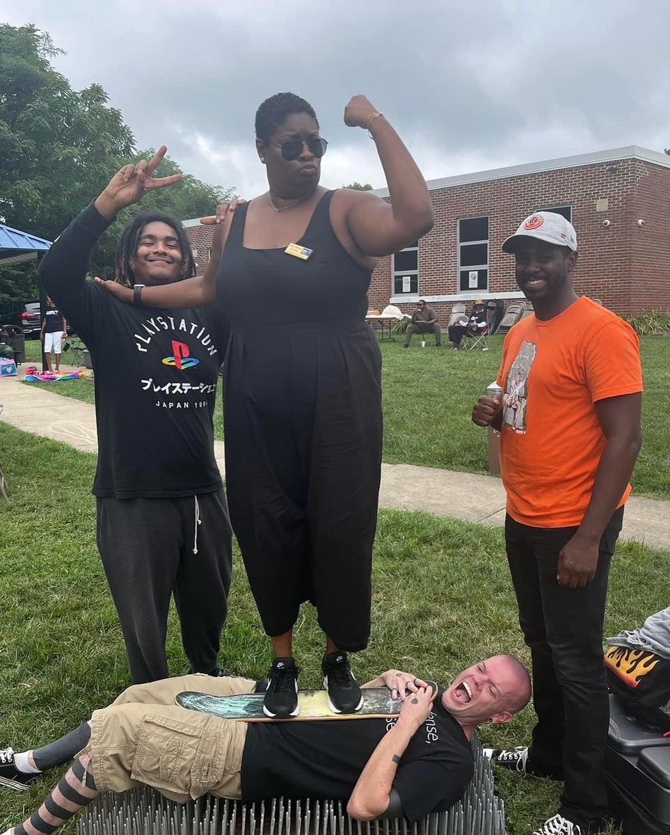 Chris69th's tweet photo. Now I love NKY but I must say the folks in the 69th really know how to have a good time! I always say if your representation isn't a visible fixture in your community choose another! What's important to you is priority to me!💙💪🏾➡️
#MoreForward
#nobodylovesyoulikeido https://t.co/tfcLPqdGl7