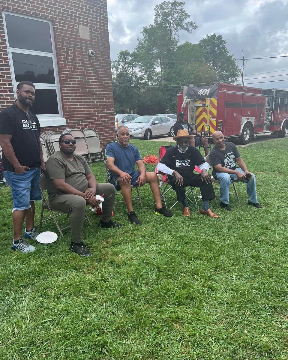 Chris69th's tweet photo. Now I love NKY but I must say the folks in the 69th really know how to have a good time! I always say if your representation isn't a visible fixture in your community choose another! What's important to you is priority to me!💙💪🏾➡️
#MoreForward
#nobodylovesyoulikeido https://t.co/tfcLPqdGl7