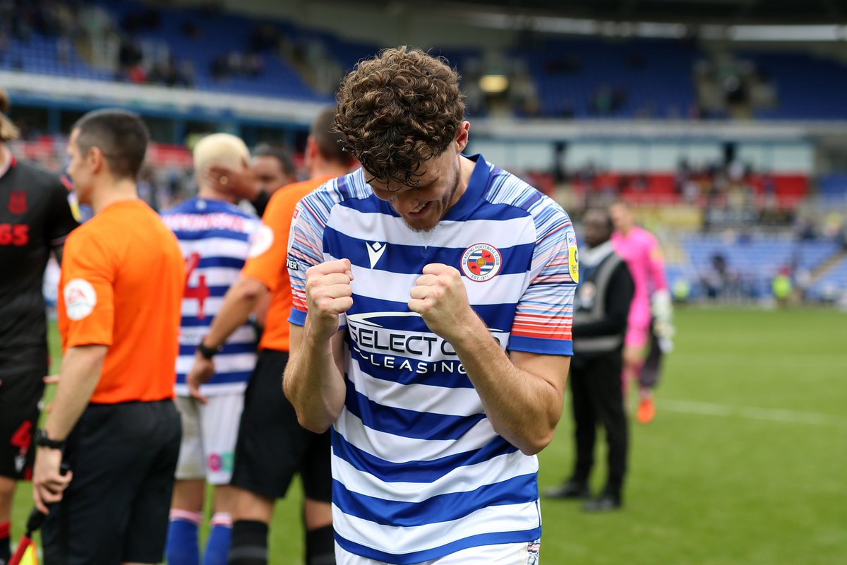ReadingFC's tweet photo. Fantastic support. Rewarded with three points. URZ! #REASTK https://t.co/nklEw8q5dl