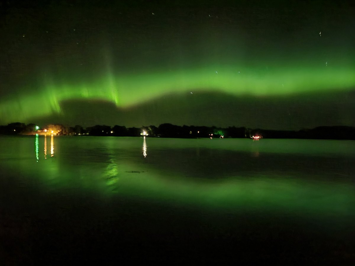 OwaCoachWilly's tweet photo. How it started...a beautiful night for a campfire.  How it ended...the most amazing northern lights I have seen in person😁! #AuroraBorealis https://t.co/euQTHqA3DD