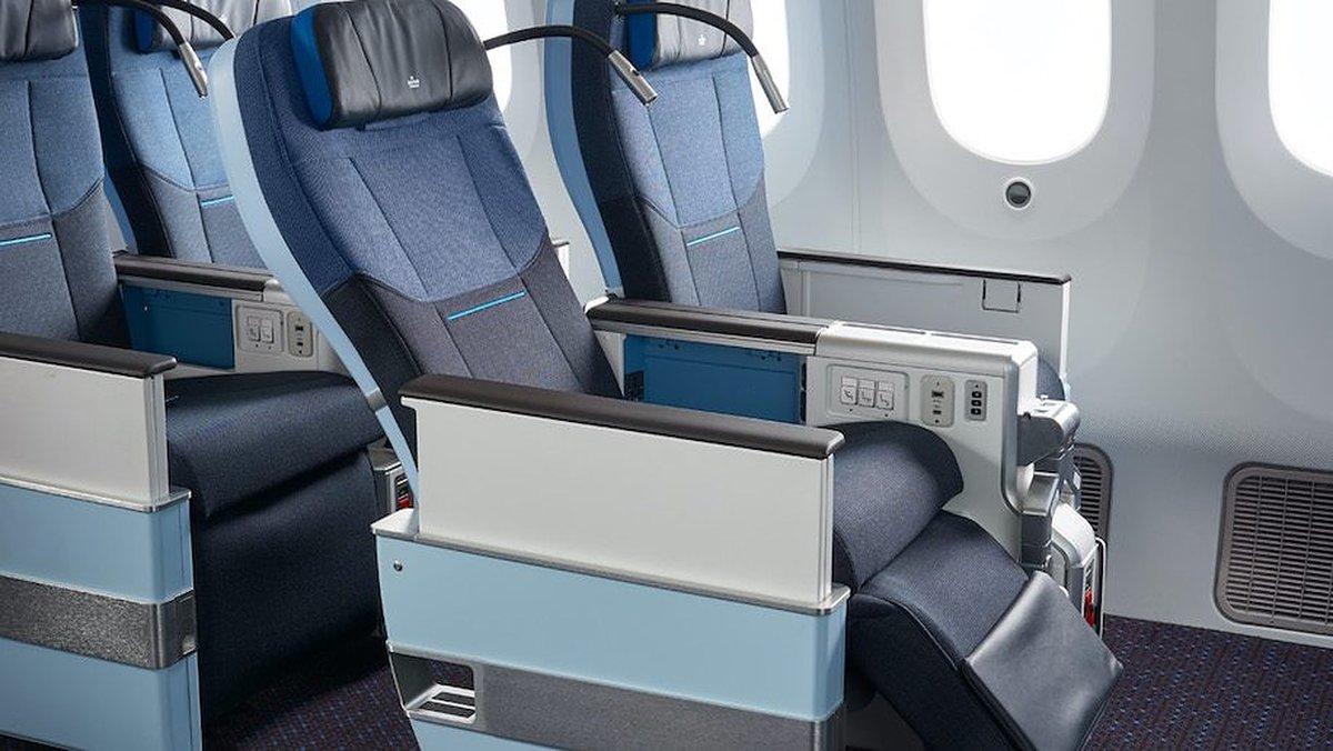 airwaysmagazine's tweet photo. KLM's new Boeing 777 and 787 Premium Comfort economy cabin had a muted launch this week. #AmsterdamSchipolInternationalAirport #Boeing777 #Boeing787Dreamliner #CabinUpgrade #KLMRoyalDutchAirlines #PremiumComfortClass
https://t.co/0jwFPbNLoZ https://t.co/cT4Jovzoxd