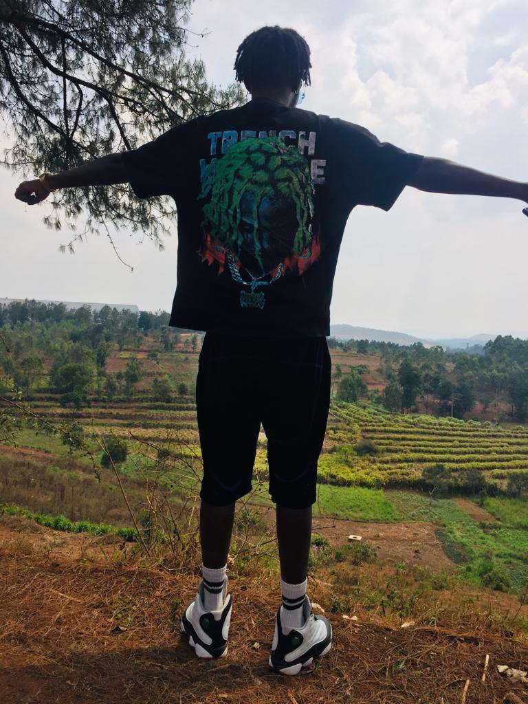 SPEentertainmen's tweet photo. @BerryMusic7 live in Gitega 🔥🔥🔥only one place #ANTONIOBAR.
#Visitburundi https://t.co/dMBTWcO7T7