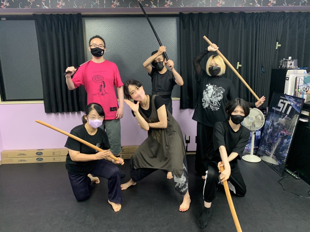 KaoriKawabuchi's tweet photo. 今日の #川渕剣舞 はゆったりコース&amp;ハードコースでした！ハードコースはalmost デスコースなくらい結構攻めた振り付けになりました🤣
皆さんそれぞれに挑戦して来れて嬉しいです！
ありがとうございました。
来週はセクシーコースとデスコース。
お楽しみに！
アシスタントの愛ありがとう😊 https://t.co/eHafTMGgWu