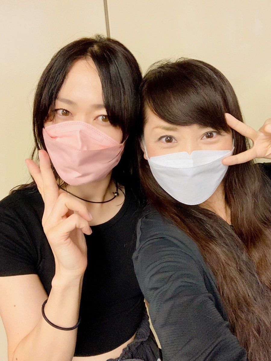 KaoriKawabuchi's tweet photo. 今日の #川渕剣舞 はゆったりコース&amp;ハードコースでした！ハードコースはalmost デスコースなくらい結構攻めた振り付けになりました🤣
皆さんそれぞれに挑戦して来れて嬉しいです！
ありがとうございました。
来週はセクシーコースとデスコース。
お楽しみに！
アシスタントの愛ありがとう😊 https://t.co/eHafTMGgWu