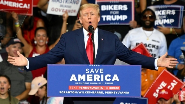 RTLlu's tweet photo. Den Donald #Trump huet sengem Nofollger reprochéiert, "déi béisaartegst" an "haasserfëlltst" Ried an der Geschicht vun den US-Presidente gehalen ze hunn a bezeechent den Joe Biden als "Staatsfeind". #USA #Walkampf https://t.co/rsBzncCgmW https://t.co/9d1gkGUOD7