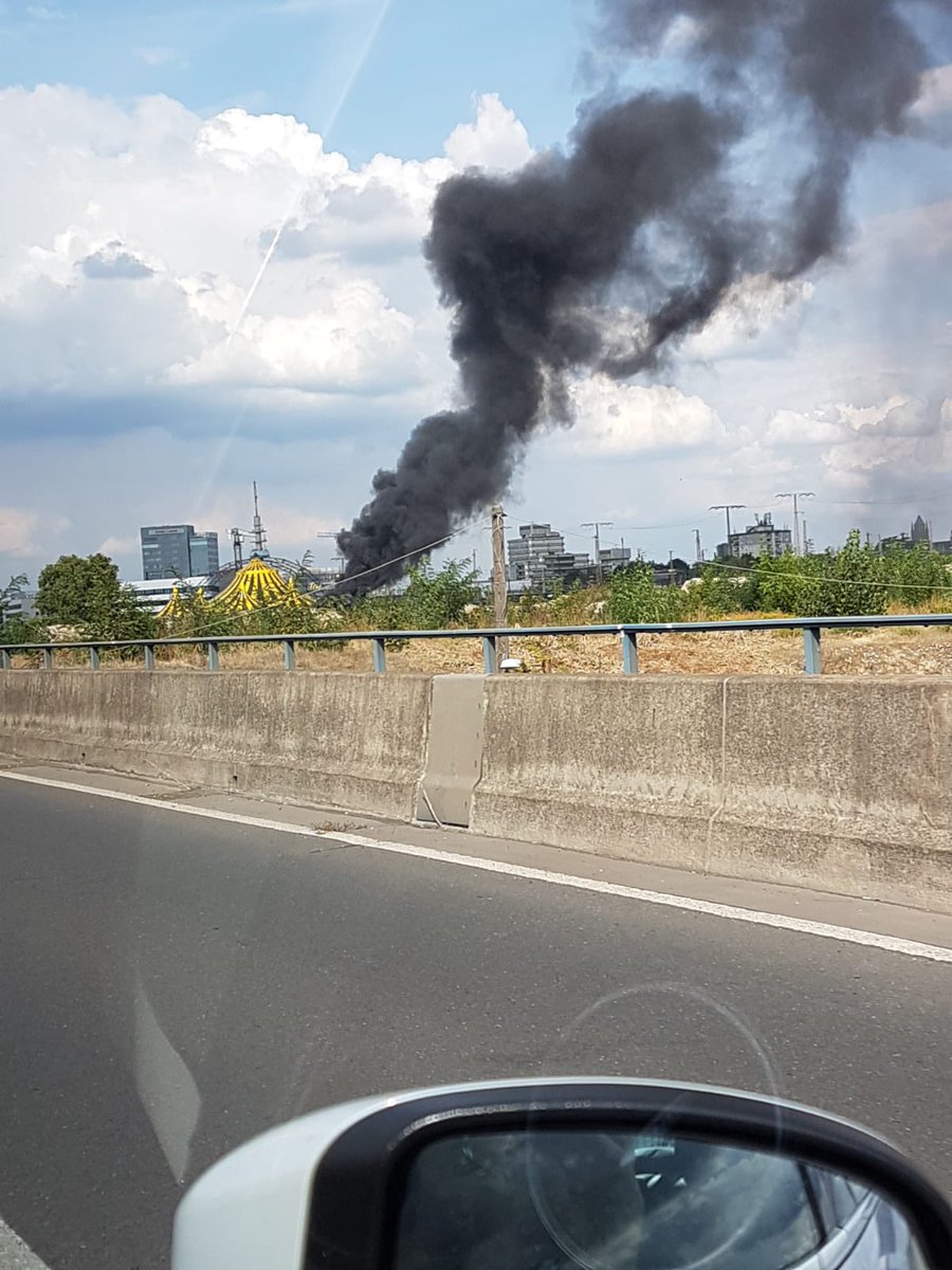 Flugzeugabsturz jetzt gerade in Duisburg? Weiss jemand was?