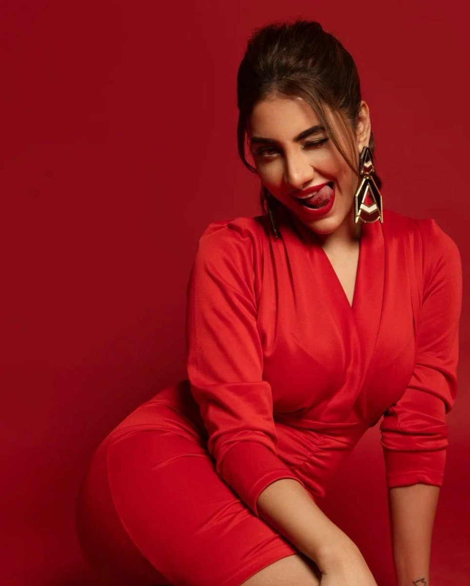 KolkataGlamLife's tweet photo. Oh Ladki Aankh Maare 😉
@RukminiMaitra in her naughty red avatar ❤️

#bengaliactress #bengalimodel https://t.co/A5oUeVh4gP