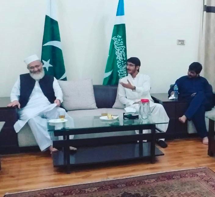 AbdullahAPYM's tweet photo. امیر جماعت اسلامی جناب سراج حق صاحب کا سالگرہ کے موقع پر مجھے یاد کرنا ، مجھے دعائیں دینے پر میں ان کا مشکور ہوں ۔ اللہ پاک آپکو بھی لمبی عمر خوشیوں والی زندگی عطا کرے امین
#APYM @JamatIslami8 https://t.co/mjzpf6UXTJ