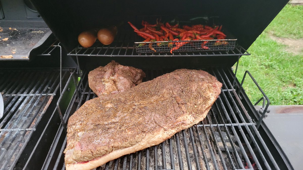 JacobAParks2's tweet photo. @RoastyBuds trying a little something @UnemployedWine suggested. #BBQ #PV3 https://t.co/E6IrjqXCCP