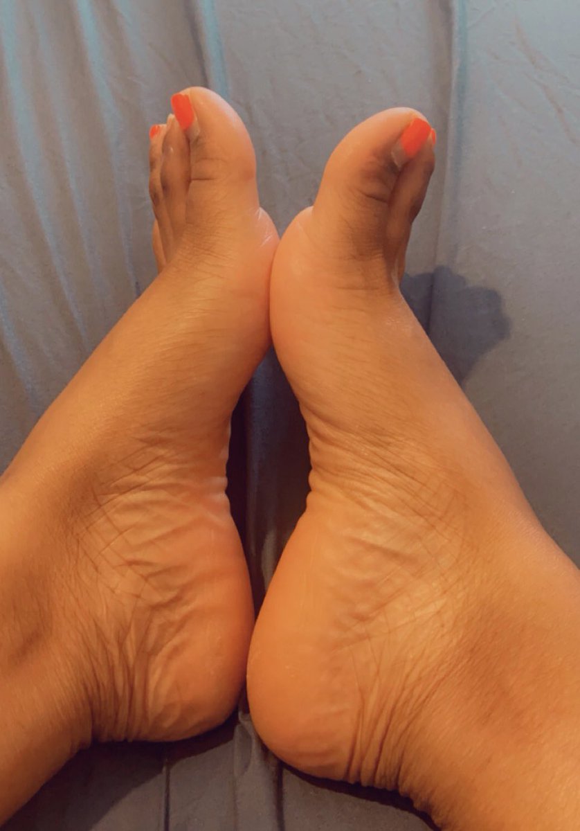 PrettyTen1's tweet photo. Who’s paying for my pedicure? $PrettyTen1
#feetworship #feetfinder #feetpicsforsales #feet #prettyfeet https://t.co/MMVYUiwzSI