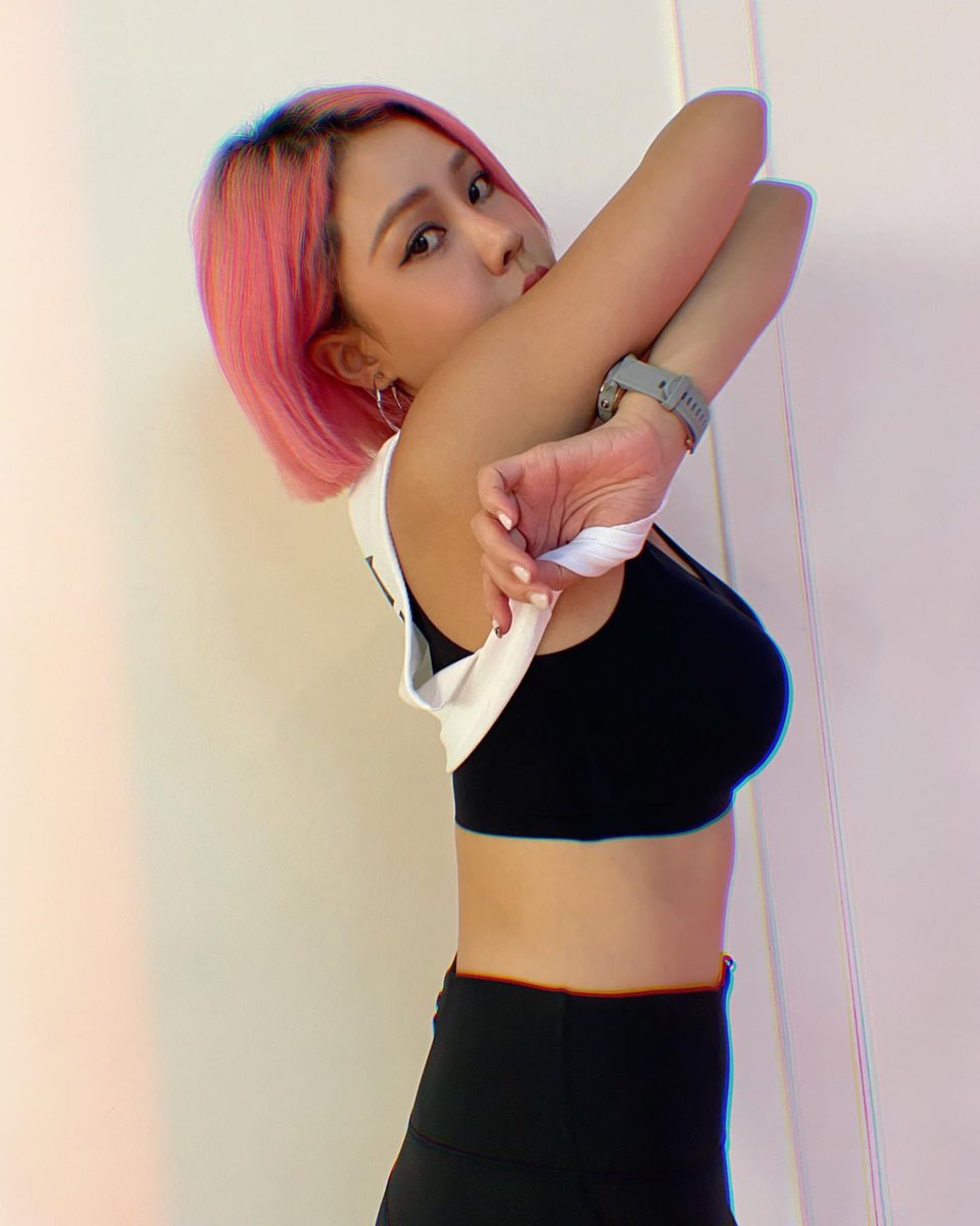 lilylu0917's tweet photo. 来シーズンも期待してね🦾🏀

Top : @kaohsiungsteelers 
Bra： @fashionforyes_ 
Legging: @nike 

#啦啦隊の日常
#Lilypose #love #life #photo 
#ootd #selfie #swag 
#filter #bff #ltns
#WIWT #picoftheday
#鋼鐵人 #南霸one
#鋼鐵女神雅典娜
#onesouth
#kaohsiungsteelers #LilyLu 
#pleague https://t.co/27La8M0NJC