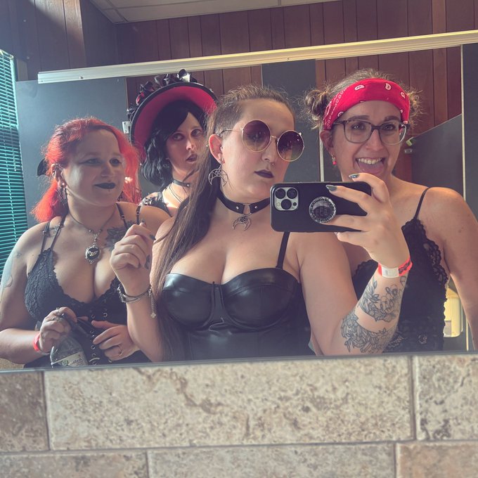 What is a group of #elderemos called? Comment your answer 🖤💀 https://t.co/VA9aJp8J6d<a href="/tag/elderemos"class="tags">#elderemos</a>