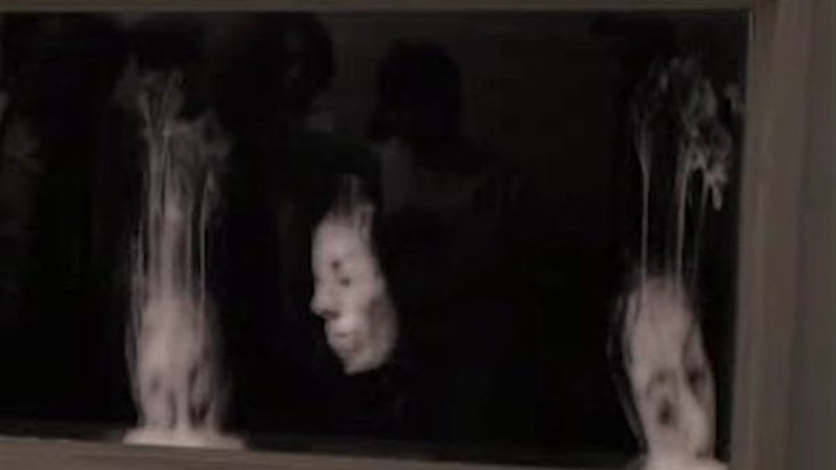 AddPalm's tweet photo. Ura Horror (2008) หนังสยองขวัญแนว found footage จากญี่ปุ่นของผกก. Noroi: The Curse ที่คอนเซ็ปคือเป็นหนังรวมคลิปสั้นหลอนๆมาจุในหนังเรื่องเดียว ไล่ตั้งแต่คลิปผี เรื่องเหนือธรรมชาติ จนไปถึงความโหดที่มาจากฝีมือมนุษย์ จะมีตอนอะไรบ้าง ตามในเธรดนี้ได้เลย https://t.co/GW2x3nkfRM