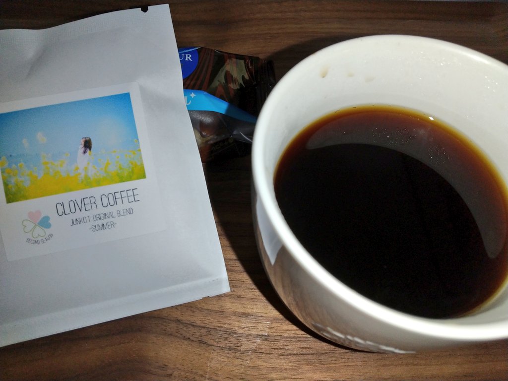 hnakag's tweet photo. #立石純子オリジナルブレンド
CLOVER COFFEE 2ND SEASON -Summer-
昨日のライブでゲットしたのでさっそく。
まだアイスな時期ですが、まずはホットで。
season1から数えて6つめ。
だんだんブレンドの幅も広がってきて、楽しみも広がってきます。
今回のも、私好みで美味しい😋
#CLOVERCOFFEE
...続く https://t.co/v9QqGlNZz0