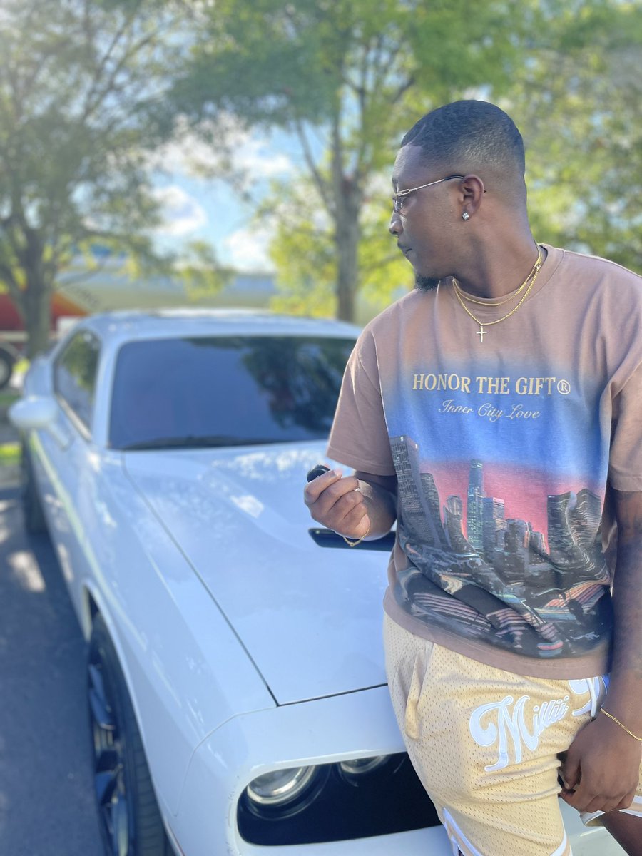 NapTheQue's tweet photo. Totaled my baby in June and it took me 3 months to shake back, but I thank God for his favor and grace. Talk to me nice, no spice💯🔥 #NewWhipWhoDis #OffTheLot #PeriodDontStopNunButASentence https://t.co/5fuVrNrkwn