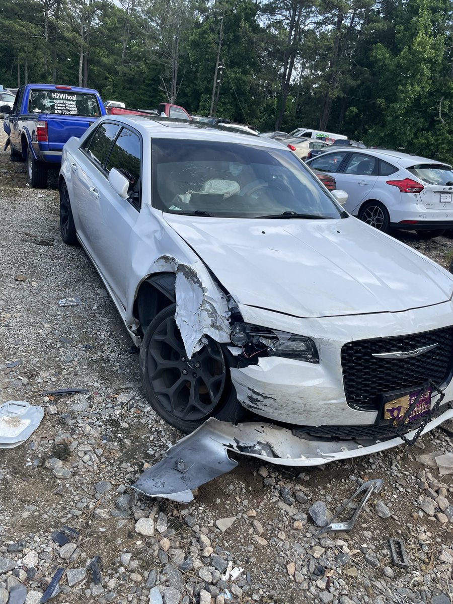 NapTheQue's tweet photo. Totaled my baby in June and it took me 3 months to shake back, but I thank God for his favor and grace. Talk to me nice, no spice💯🔥 #NewWhipWhoDis #OffTheLot #PeriodDontStopNunButASentence https://t.co/5fuVrNrkwn