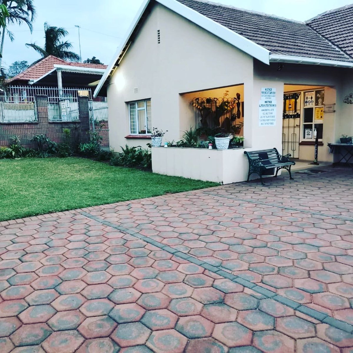 Jo-Thams Guest House tweet media