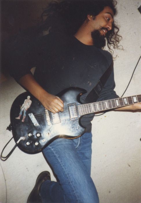 Kim day!! happy birthday kim thayil !! thank you for blessing us with your amazing guitar skills 