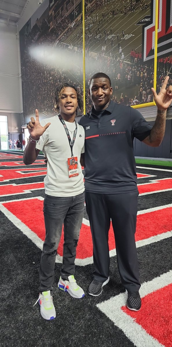 antwhi10's tweet photo. True meaning of discipline, true meaning of team, true meaning of FAMILY is what it is @TexasTechFB @gunsupnation 👆
What an awesome time &amp; oh what a blow out of a game!! Thanks for the invite &amp; hospitality @jkbtjc_53 @BnanceTTU #WreckEm https://t.co/gDKpRz2RLN