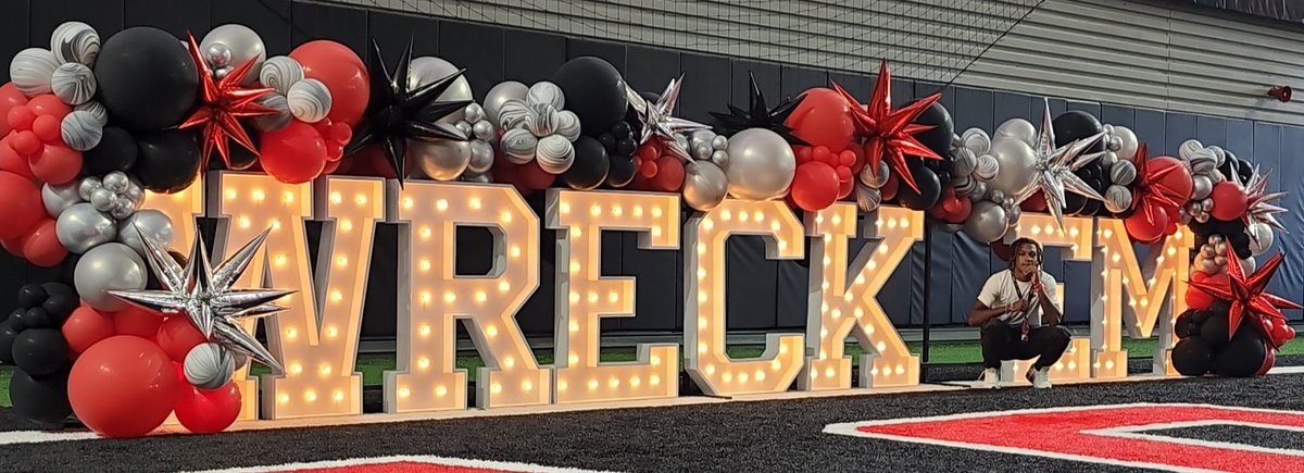 antwhi10's tweet photo. True meaning of discipline, true meaning of team, true meaning of FAMILY is what it is @TexasTechFB @gunsupnation 👆
What an awesome time &amp; oh what a blow out of a game!! Thanks for the invite &amp; hospitality @jkbtjc_53 @BnanceTTU #WreckEm https://t.co/gDKpRz2RLN