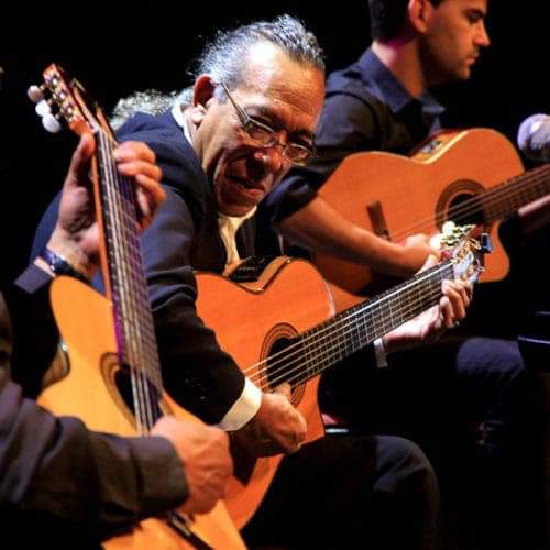 En el día de ayer falleció a los 71 años de edad Eduardo " Toto" Mendez. Uno de los máximos exponentes de la Guitarra y quien supo acoplar a el gran Alfredo Zitarrosa. 
Desde UMI enviamos un profundo saludo a su familia.